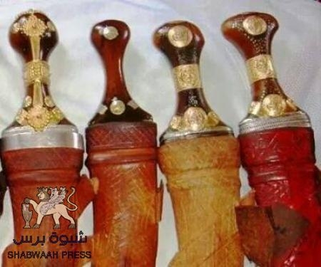10 خناجر “دبلوماسية” قادمة من اليمن تثير أزمة بمطار القاهرة