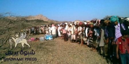 أبناء المحفد يشيعون عدد من شهداء تفجير الإرهابي بمعسكر النجدة