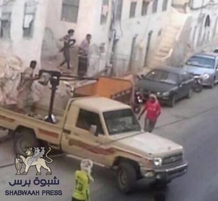 قوات النخبة تقوم باعتقال عناصر من تنظيم القاعدة وبحوزتهم اسلحة ثقيلة