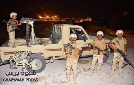 مصدر استخباراتي : رصد مكالمة هاتفية لقيادي بالقاعدة أحبط عملية إرهابية كانت تستهدف تجمعات الجنود بالمكلا