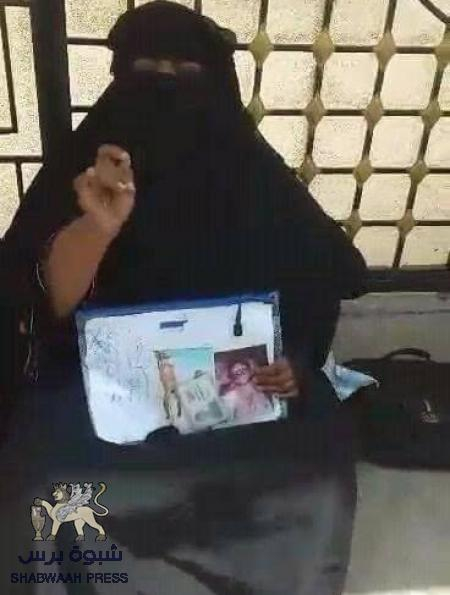 من يتوسط لأم ثكلى ذبحت ‘‘القاعدة ولديها الجنديين في بيحان لدى لجنة ‘‘أحمد الميسري‘‘ (صور)