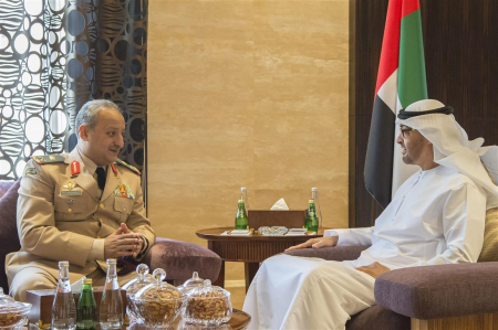 ولي عهد أبو ظبي الشيخ محمد بن زايد يلتقي قائد العمليات الخاصة للتحالف العربي في اليمن