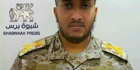 محلل سياسي يكشف عن محاولة لتدمير الجنوب بالدفع به نحو اقتتال داخلي.. بسبب رفع علم اليمن في عدن