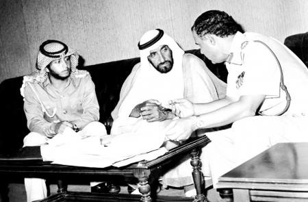 صورة نادرة تجسد أبرز سجايا وحكمة الشيخ زايد كقائد ناجح وصاحب قرار
