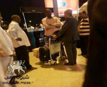 نائب رئيس الوزراء وزير الداخلية حسين عرب يصل إلى جدة ويجد في استقباله سائقي الليموزين