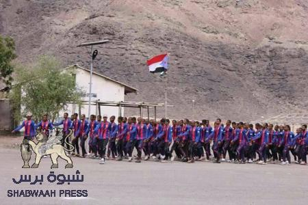 محافظ لحج يتفقد اللواء الثالث دعم واسناد في منطقة بئر أحمد