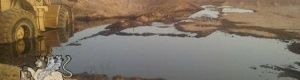 تسرب نفطي يهدد البيئة في شبوه (صور) وإدارة الشركة اليمنية للنفط تتجاهل وتحتجز رواتب العمال لـ 7 أشهر