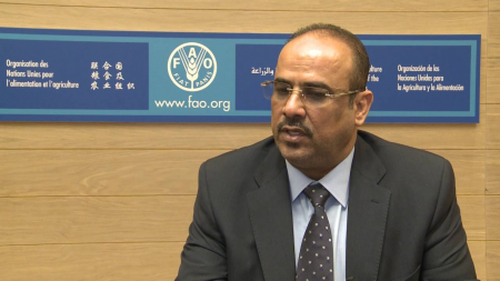 بسبب الفساد وضياع أموال : إقالة وزير الزراعة من رئاسة لجنة صرف مرتبات الجيش والأمن