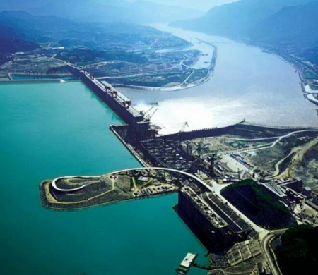 الصين تبني أكبر سد في العالم لإنتاج الكهرباء THREE GORGES DAMH