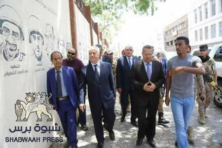 ‘‘بن دغر‘‘ يفتتح لوحة جدارية عمرها عام كامل !!