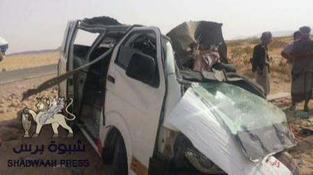 وفاة خمسة جنود وإصابة ثمانية آخرين في حادث مروري على طريق عتق العبر(صور)