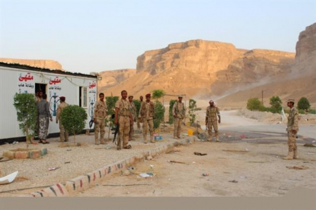 مقتل 3 عسكريين يمنيين بهجوم للقاعدة في حضرموت واختطاف ضابط في عدن