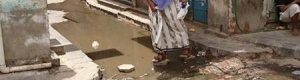 باحث عدني يكتشف نهر في أحد شوارع كريتر بعدن