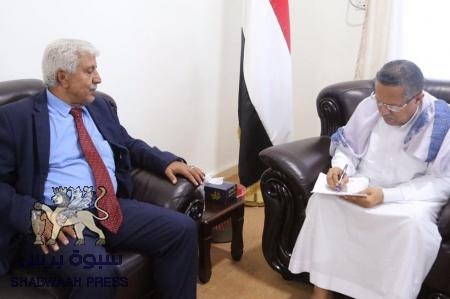 رئيس الوزراء ووزير الصحة يصران على عرقلة عمل محافظ عدن (وثائق)