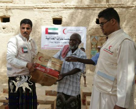 مساعدات إماراتية إغاثية على أهالي الخامرة بمديرية ساه بوادي حضرموت