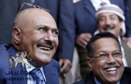 بن دغر يقر رسميا بكارثية قيام حكومته ببيع الدولار لشراء العملة الوطنية كسابقة عالمية.
