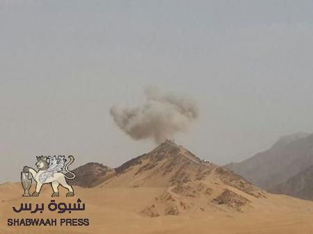 مليشيا الحوثي تواصل اطلاق صواريخ الكاتيوشا على منازل المواطنين بعسيلان شبوة