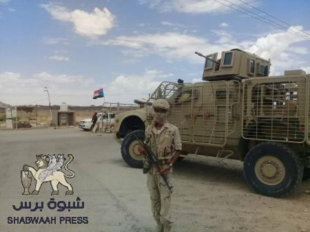 النخبة الشبوانية تنتشر في مفرق المصينعة غرب مدينة عتق. (صور)