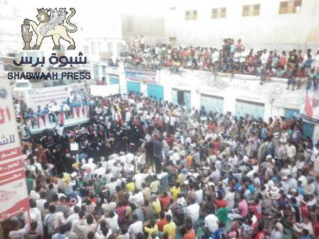 حشود فعالية الــ‘‘10‘‘ من أكتوبر تتوافد من مختلف مديريات ساحل حضرموت لإحياء المهرجان الخطابي بمدينة المكلا