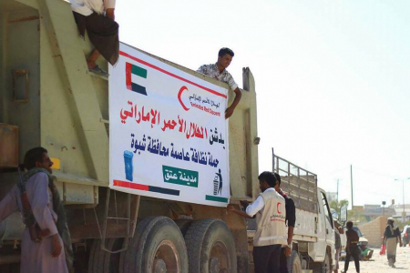 الهلال الأحمر يدشن حملة نظافة عامة في عتق عاصمة محافظة شبوة.