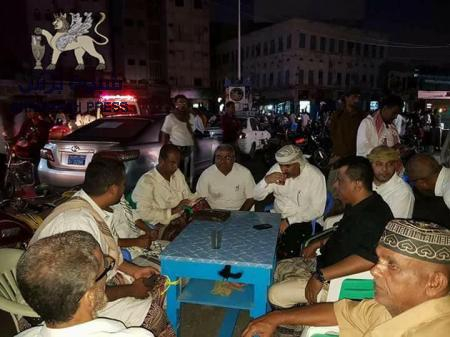 الزبيدي وقيادات المجلس الانتقالي ينزلون الى شوارع المكلا للقاء مواطنيها (ملف صور)