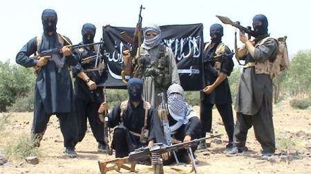 قائد في تنظيم القاعدة يزور عدن ويلتقي بقيادات عسكرية وأمنية تابعة للشرعية