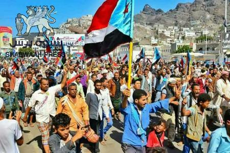 جماهير ساحة الشهيد الجنيدي : يا بن دغر ياكذاب ياصانع الارهاب