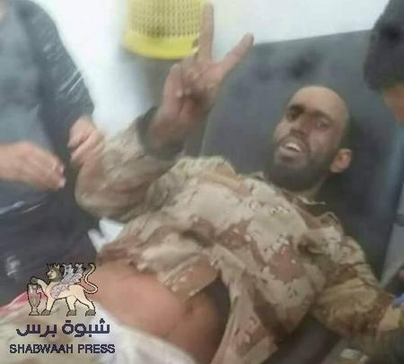 احمد حامد لملس يطمئن على صحة القائد في المقاومة الجنوبية بشبوه أحمد محسن رويس