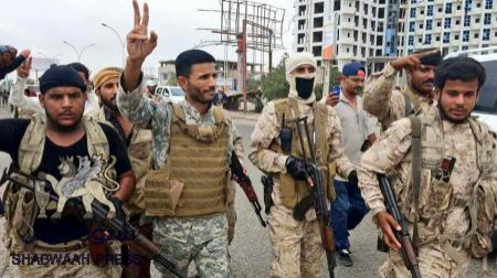 عاجل : قائد القوات الجنوبية أبو اليمامة يأمر جنوده بعدم الصعود إلى قصر معاشيق لوجود قوات التحالف