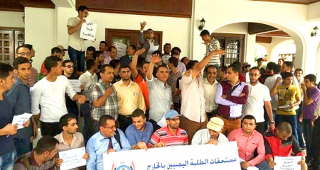 موظفو الملحقية الثقافية بالهند يستثمرون رسوم طلاب اليمن