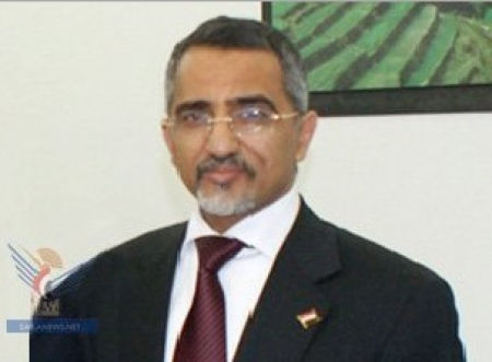 أحد أذرع الأحمر الاعلامية : ‘‘زمام الحاشدي‘‘ فاسد كبير وباع ميناء عدن قبل سنوات