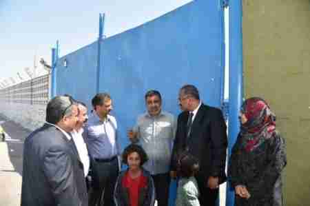 الرئيس الزُبيدي يزور موقع استشهاد اللواء علي ناصر هادي ويقرأ الفاتحة على روحه