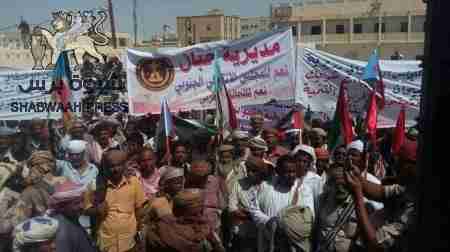 النقاط العسكرية لمحور عتق تعتدي على موكب تابع للانتقالي