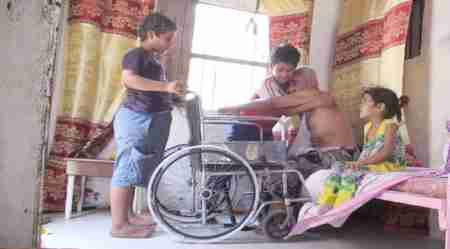 انسان بترت ساقه وفي الطريق لبتر الاخرى ان ترك ويرجو احسان المحسنين في رمضان ..