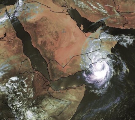 إعصار مكونو السواحل العُمانية والسلطات تتخذ حالة التأهب القصوى