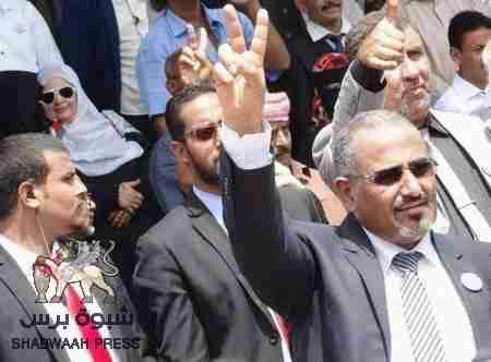 عودة اللواء الزبيدي وعدد من أعضاء رئاسة الانتقالي قادمين من ابـوظبي