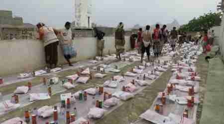 &lsquo;&lsquo;الهلال الأحمر&lsquo;&lsquo; يدشن توزيع وجبات إفطار الصائم في مودية بمحافظة أبين