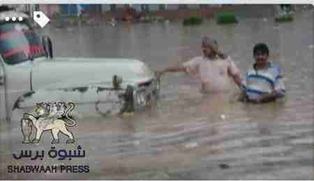السيول تجرف حافلة نقل جماعي في سيحوت بالمهرة
