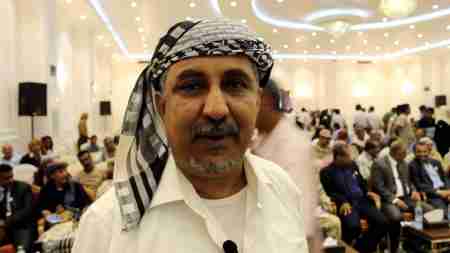 مسئول أمنى يكشف فساد قيادات الشرعية وأسباب تركه لقيادة المعسكر الشرقى بعدن