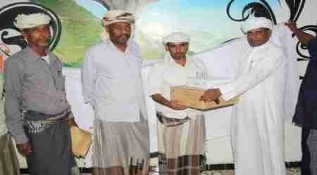 حزب الإصلاح يستولي على الإغاثة السعودية في سقطرى ويوزعها على أنصار