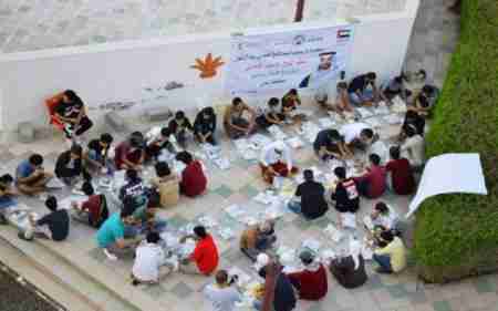 الهلال الاماراتي يقيم افطاراً جماعياً حضره عدد من أبناء عدن