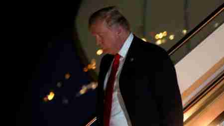 اقتصاديون يطالبون ترامب بألّا ينتحر!