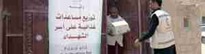 &lsquo;&lsquo;الهلال الأحمر الإماراتي&lsquo;&lsquo; يوزع مساعدات على أسر الشهداء في وادي حضرموت.