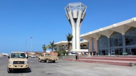 اقتحام مكتب مدير عام مطار عدن ومطالبته بمغادرته ومسؤول يأمر طائرة اليمنية بالتوجه الى مطار سيئون
