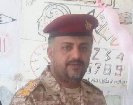 قائد عسكري تابع للشرعية اليمنية في لودر ينتمي لتنظيم القاعدة