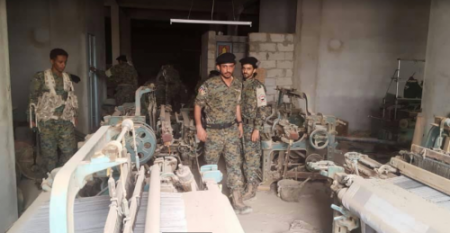 قوات الحزام الامني تعثر على معدات صناعية تعود ملكيتها لمصنع الغزل والنسيج