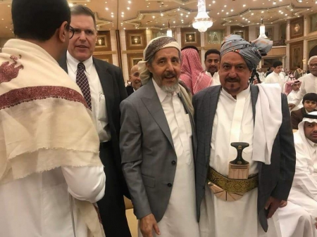لقاء الفرقاء على موائد حميد ‘‘صور‘‘ لا تحتملها مشاعر آلاف اليمنيين ممن قتلوا أبنائهم
