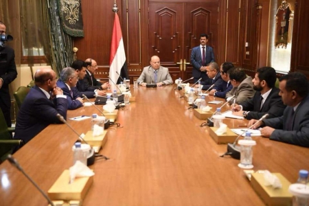 قرارات هزيلة تؤكد سقوط الشرعية خلال اجتماع الرئيس هادي باللجنة الاقتصادية
