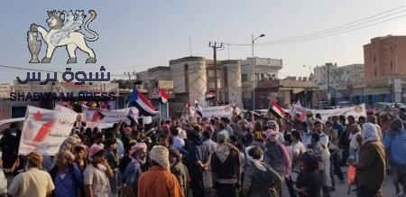 أبناء المهرة يرفضون الحلول المنقوصة لقضية الجنوب ويحذرون الحكومة من مغبة اختبار صبر الجنوبيين