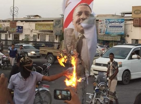قوات الاخوان في سيؤن تحمي تيار باعوم المدعوم قطريا وايرانيا.
